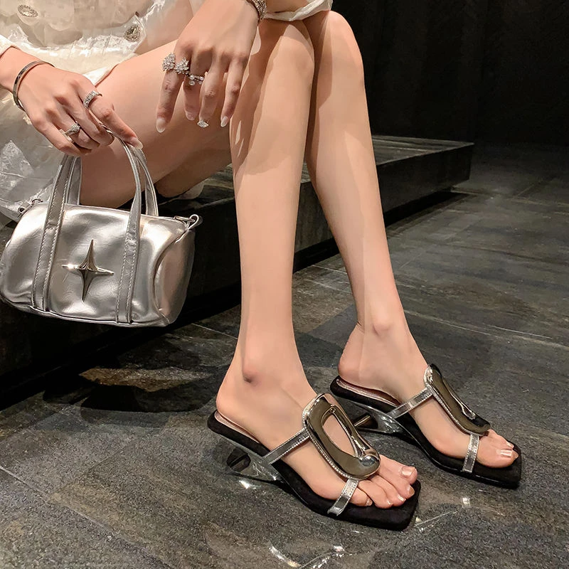 金属方扣小众方头坡跟露趾凉拖鞋女外穿夏季新款百搭高跟拖鞋
