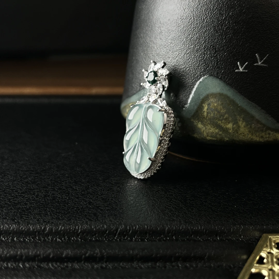 天然翡翠A货天空蓝叶子 冰种镶嵌款金枝玉叶 多样性发货 ZL-0209C