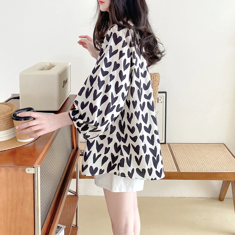 2025年新款通勤甜美宽松v领领灯笼袖爱心棉质衬衫