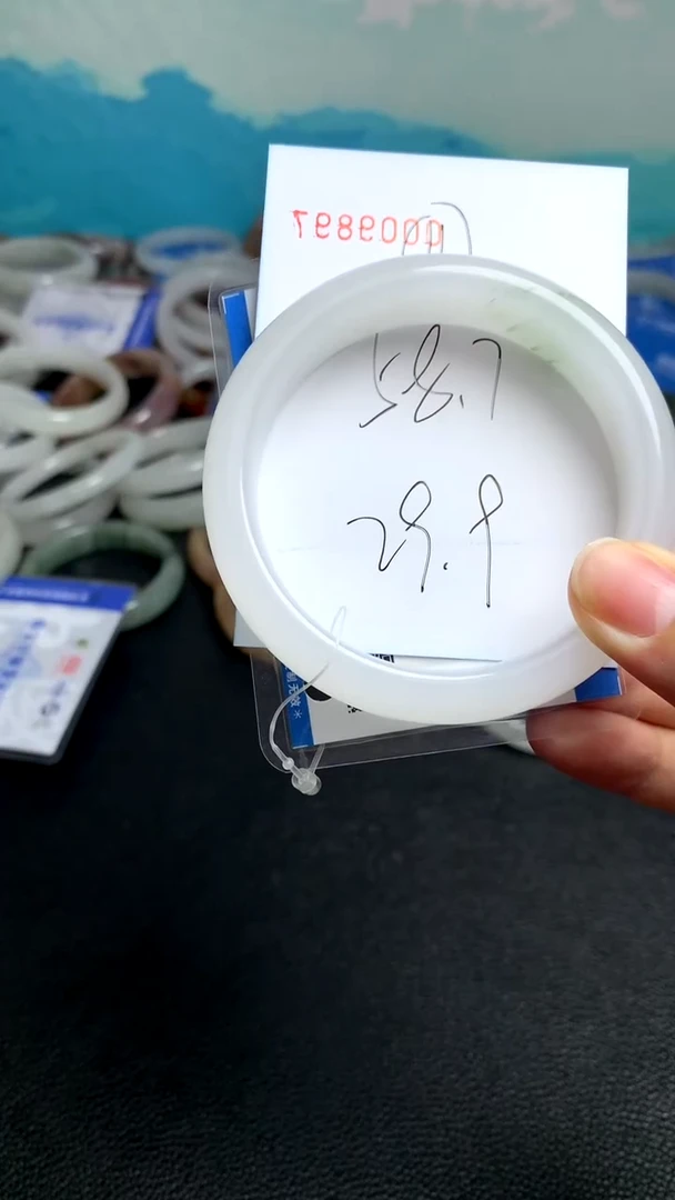 【闪购商品】石英质玉手镯未镶嵌11