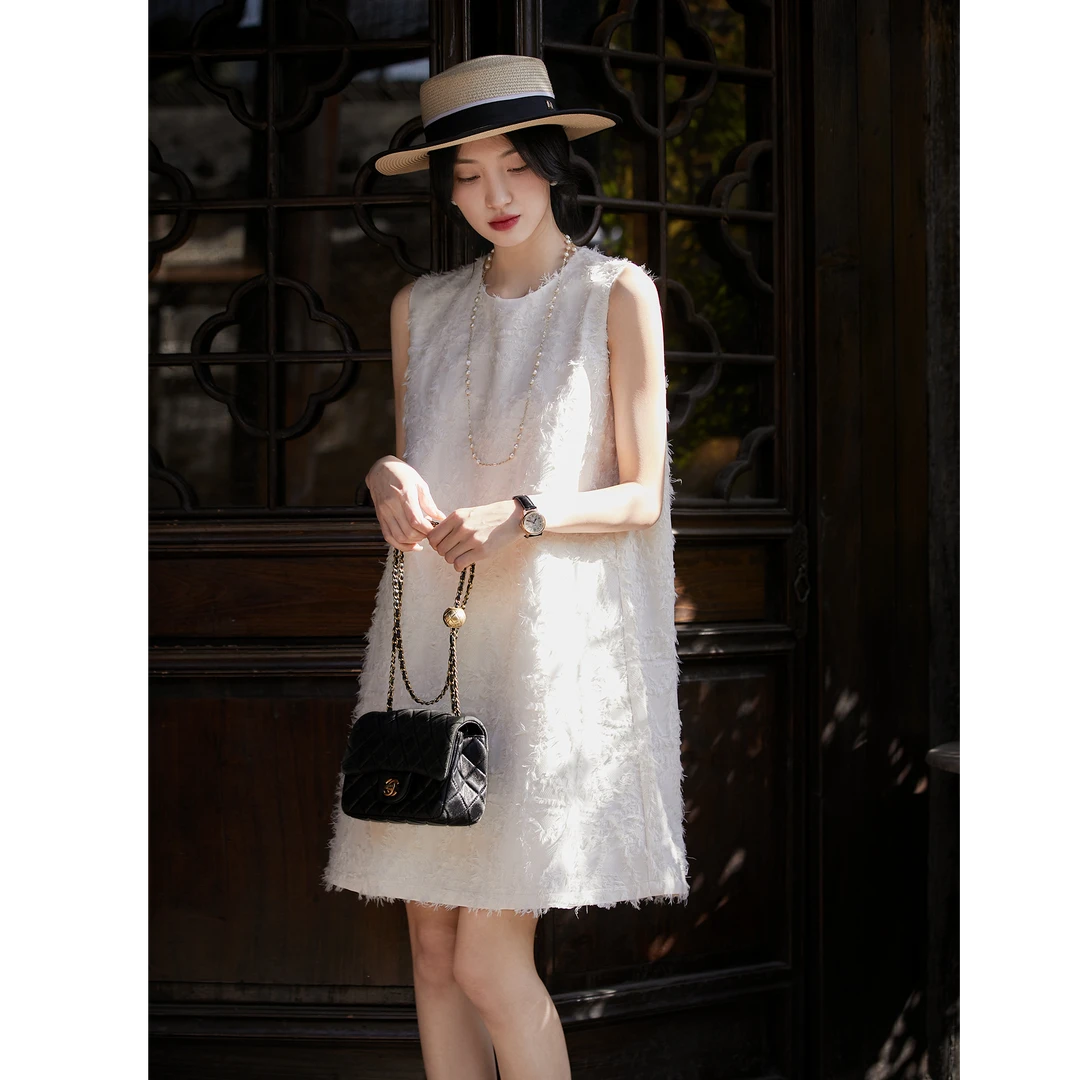 法式气质高级感透气背心裙女夏季新款小香风米白色无袖显瘦连衣裙