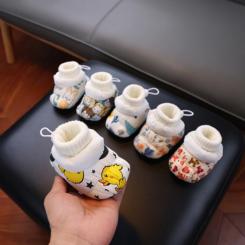 新生婴儿袜鞋秋冬加绒可爱印花宝宝卡通保暖护脚套学步鞋软底防掉