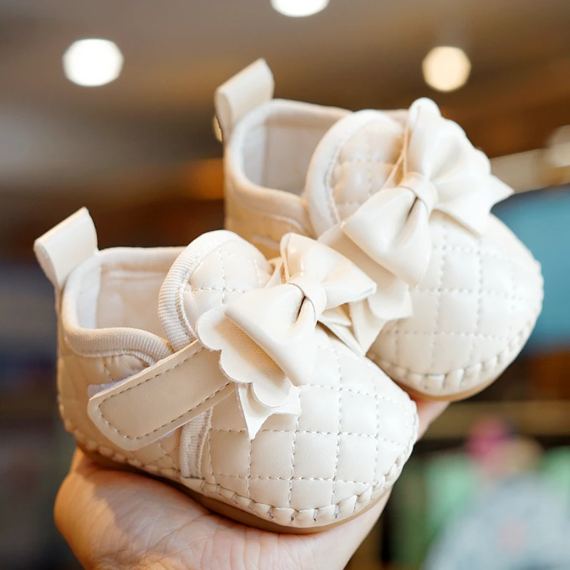 婴儿鞋子春秋女宝宝鞋小公主保暖0-15个月学步鞋软底防滑外穿防掉