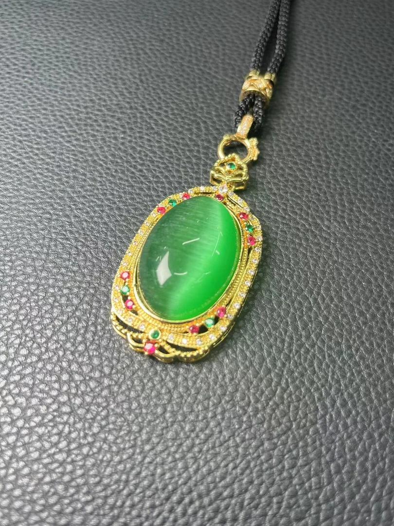 【臻品典藏】a16臻品典藏德罗斯绿苍穹玻陨国风吊坠首饰