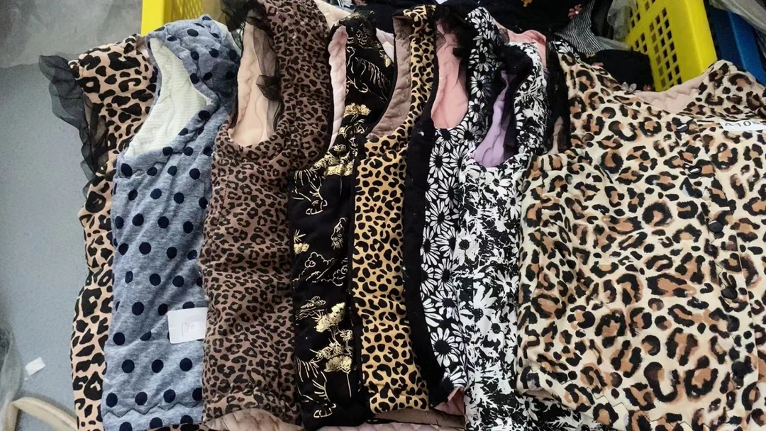 儿童款马甲   颜色随机发货