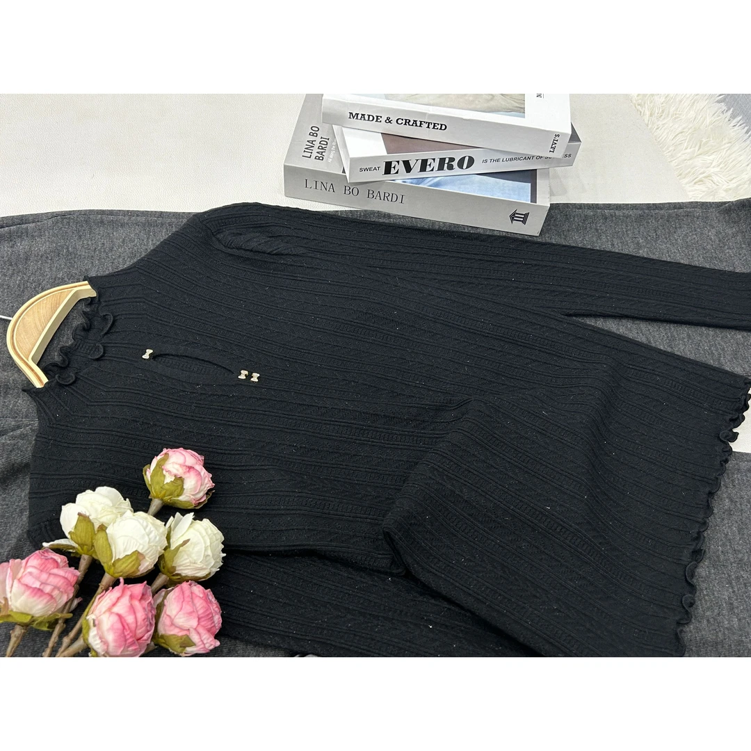 【黑色肌理感镂空】秋季时尚气质套头上衣QC1553