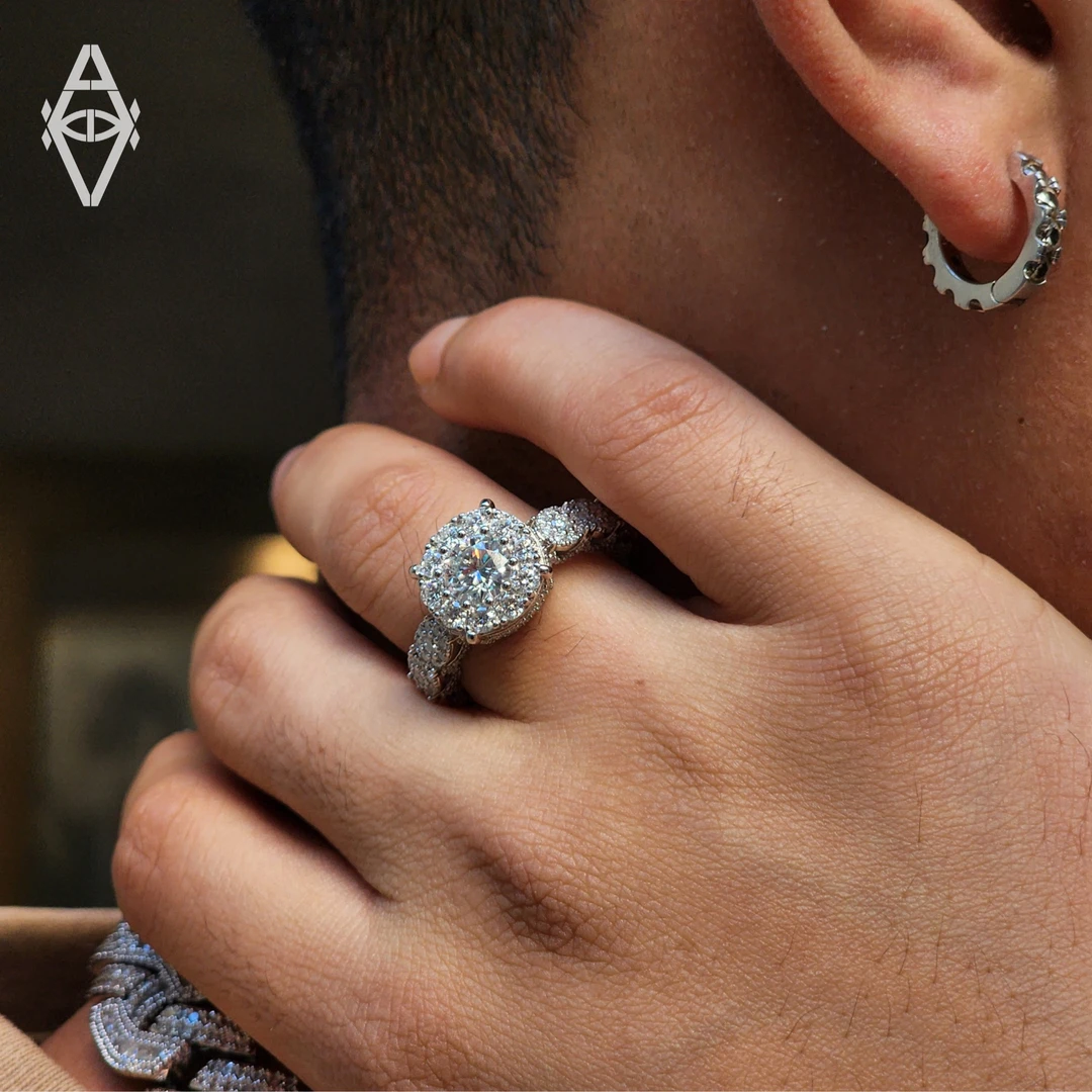 925银莫桑石戒指 V.A时尚经典嘻哈小众轻奢拉风酷炫满镶冰糖戒指