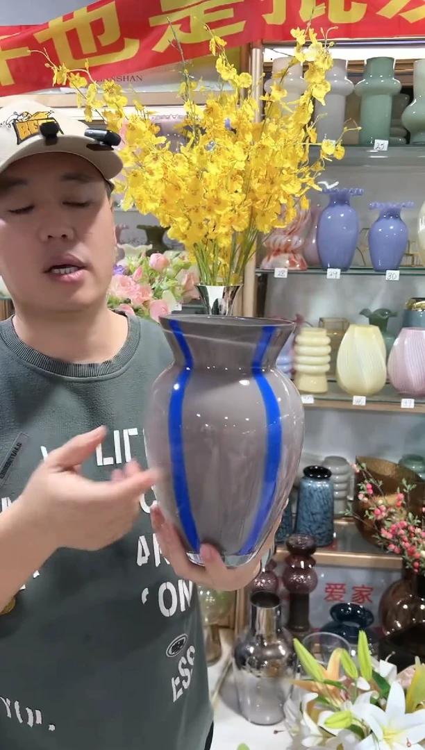 【闪购商品】灰色蓝条花瓶