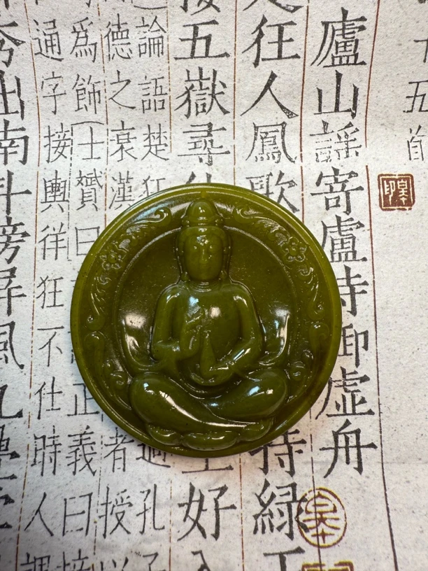 岫玉牛油果观音挂件