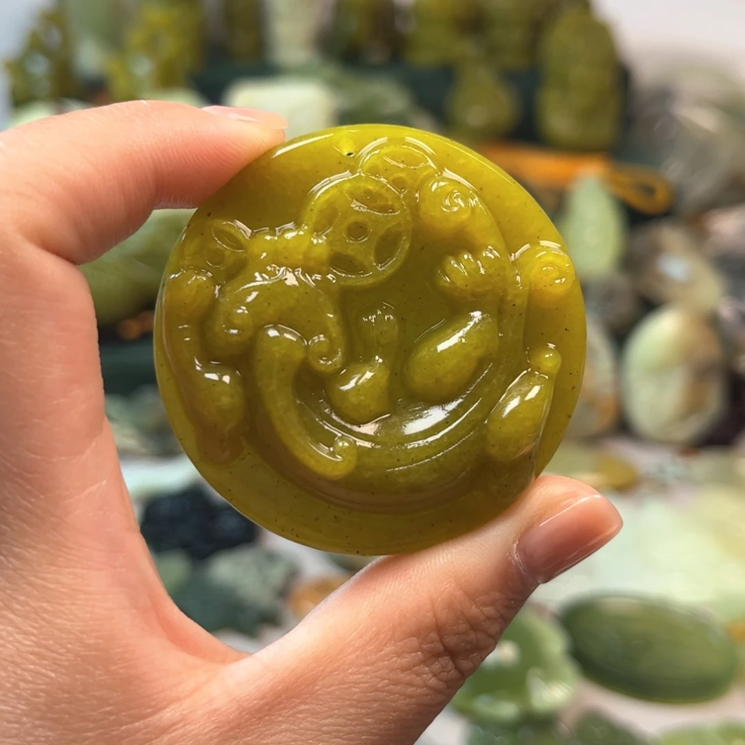 蛇纹石玉手把件未镶嵌
