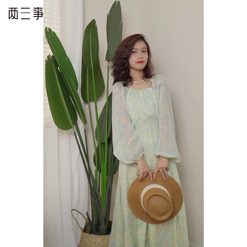 两三事 花色撩人 2023春季新款温柔风镂空碎花连衣裙飘逸仙气长裙