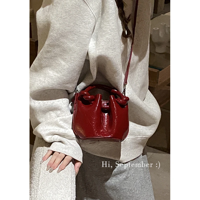 小众时尚手提小包包女bags2024新款简约迷你水桶包百搭单肩斜挎包