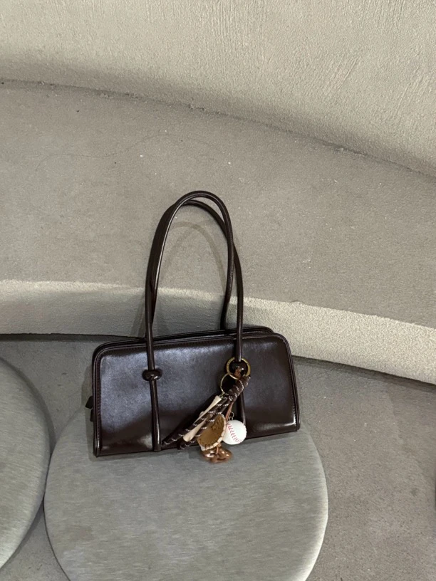 25年新款劳拉韩版腋下包乌木高级斜挎女包百搭时尚单品（带挂件）