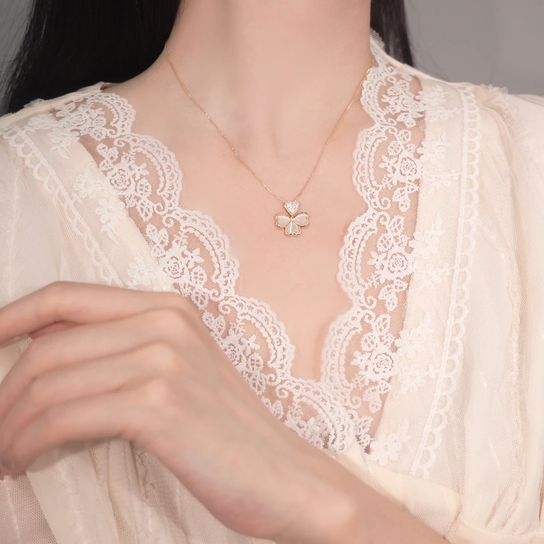 钛钢项链  四叶草项链女款时尚气质百搭吊坠简约轻奢高级感锁骨链