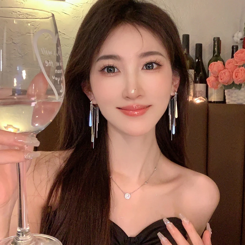流苏耳环2025新款爆款长款耳坠轻奢小众设计感女轻奢耳钉高级耳饰