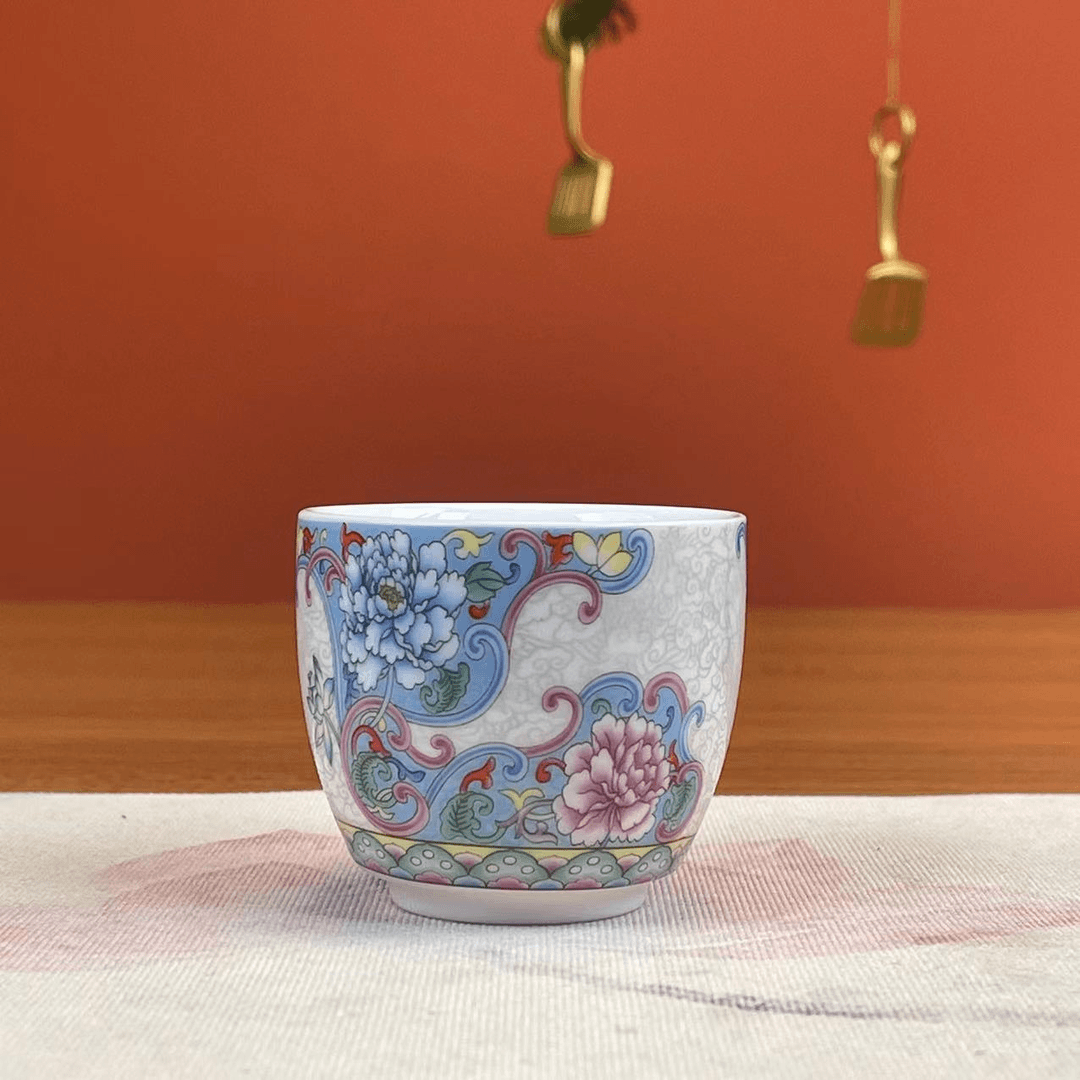 珐琅彩蓝牡丹单个主人杯