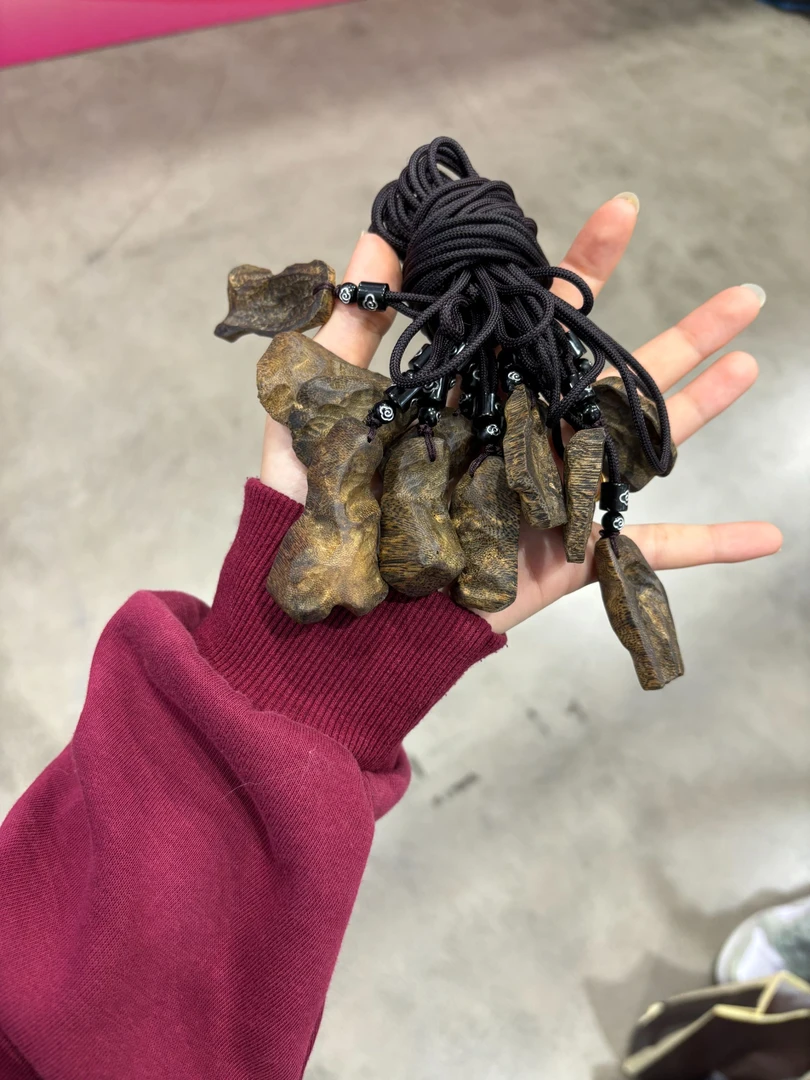 沉香吊坠 多样性发货 发一条