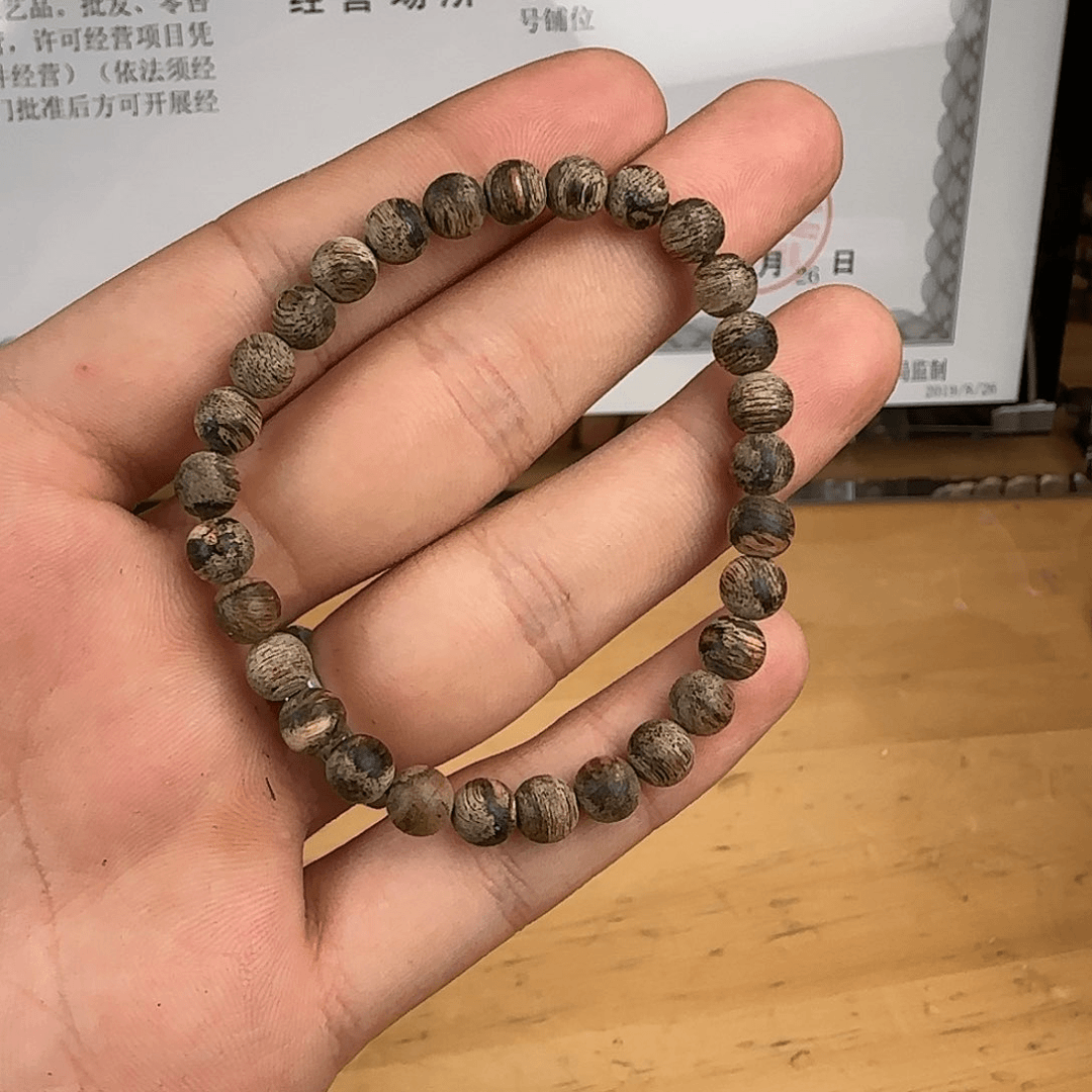 沉香手串是**呀达拉干0.6圆珠
