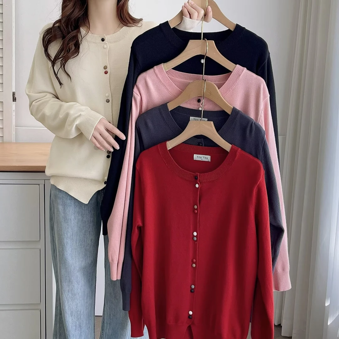 微胖大码女装秋冬新款圆领开衫彩扣柔软针织衫显瘦上衣200斤