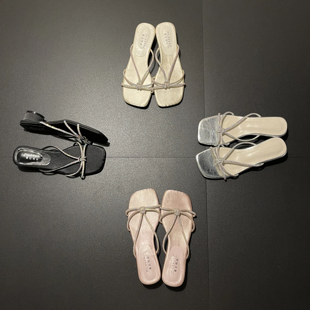 2025年夏新款甜美风一字型交叉彩钻带气质露趾方头圆粗跟百搭凉拖