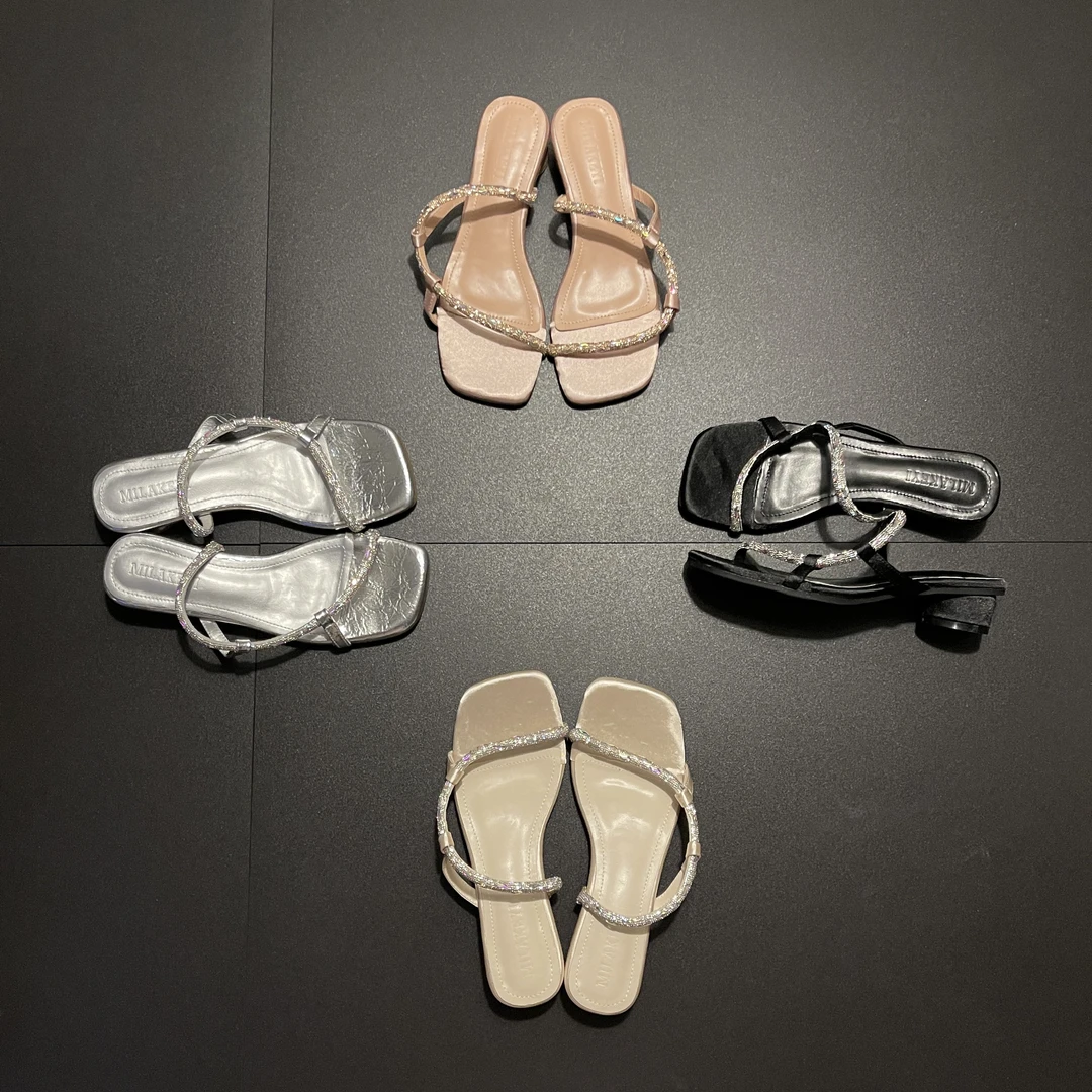 2025年夏季新款弯绕水钻链条公主风中跟凉拖爆款时尚百搭粗跟跟鞋