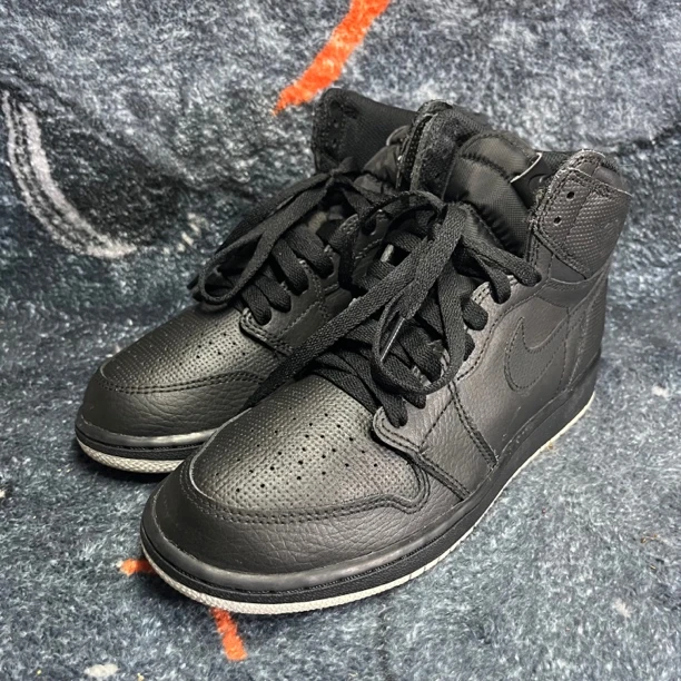 38.5码Jordan Air AJ1 黑色 公价999 无原盒 成色好 磨损小