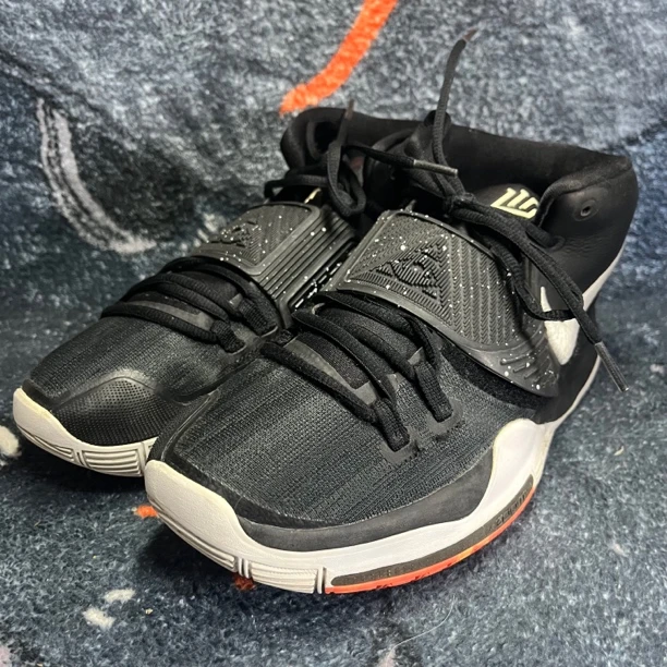 42码Nike Kyrie 欧文 6 首发 黑白 公价1105 鞋底磨损很小