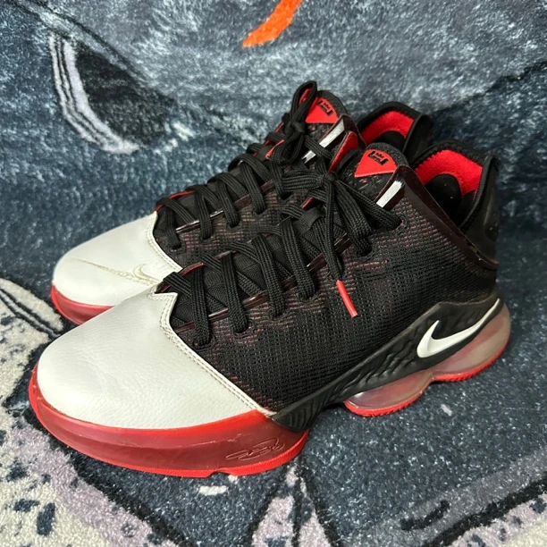 42.5码Nike Lebron詹姆斯 19 黑白红/市场539 无原盒 鞋底瑕疵