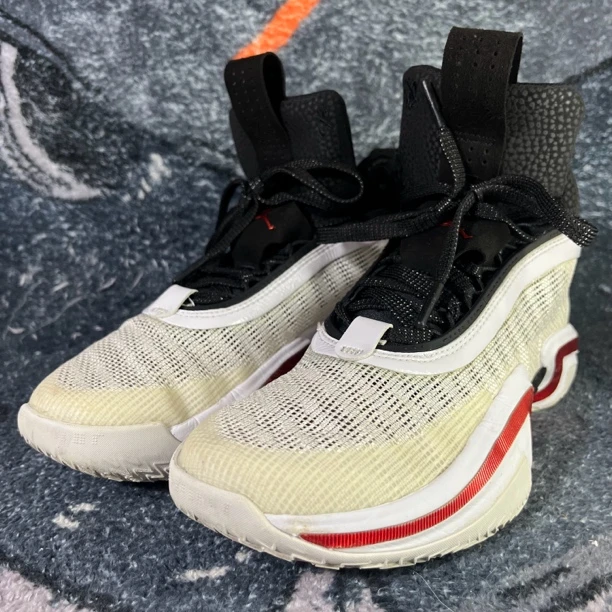 39码 AJ36 高帮篮球鞋 白红配色 公价887 鞋侧剐蹭