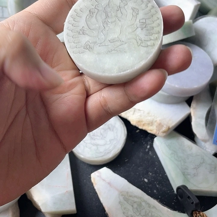 翡翠挂件未镶嵌天然缅甸翡翠边角