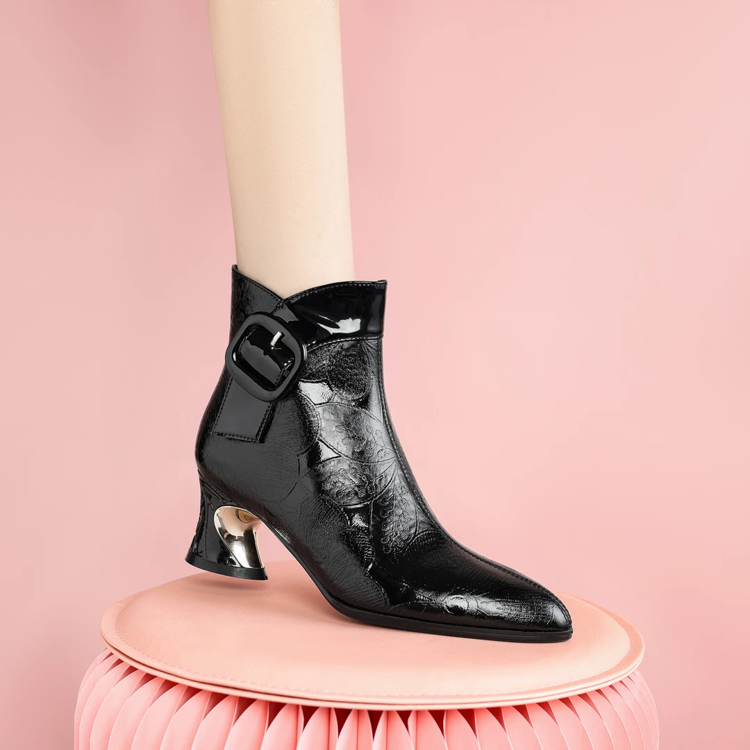 时尚加绒百搭黑色尖头秋冬中跟冬季绒里保暖软底靴子短靴   HY012