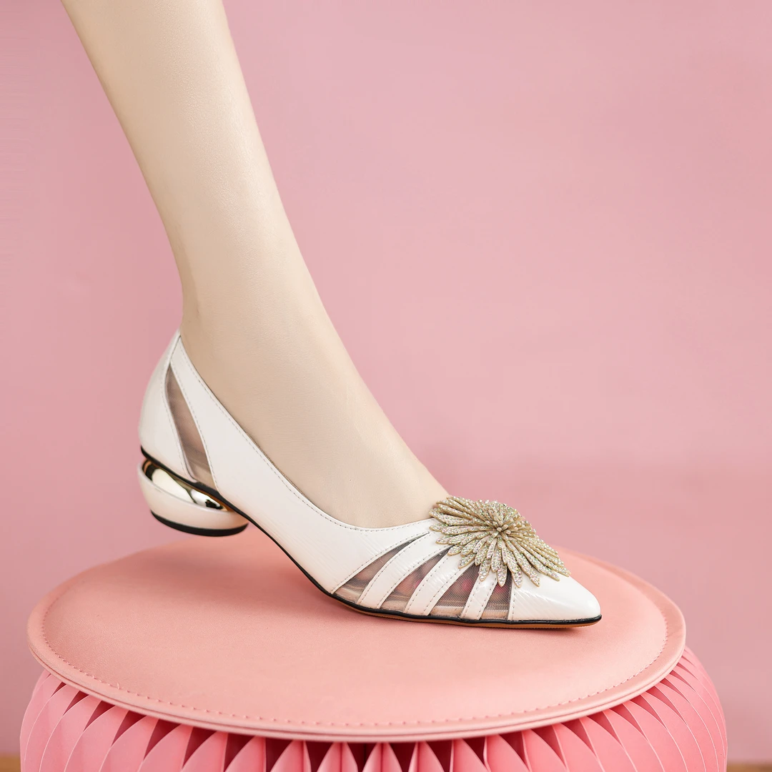 米白色春夏新款尖头平底鞋舒适时尚百搭女士软底浅口真皮单鞋 t37