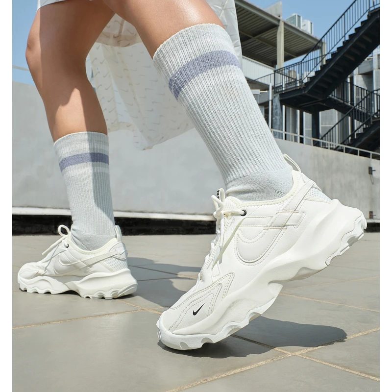 耐克Nike女子TC7900休闲增高老爹鞋复古运动鞋跑步鞋DD9682-100