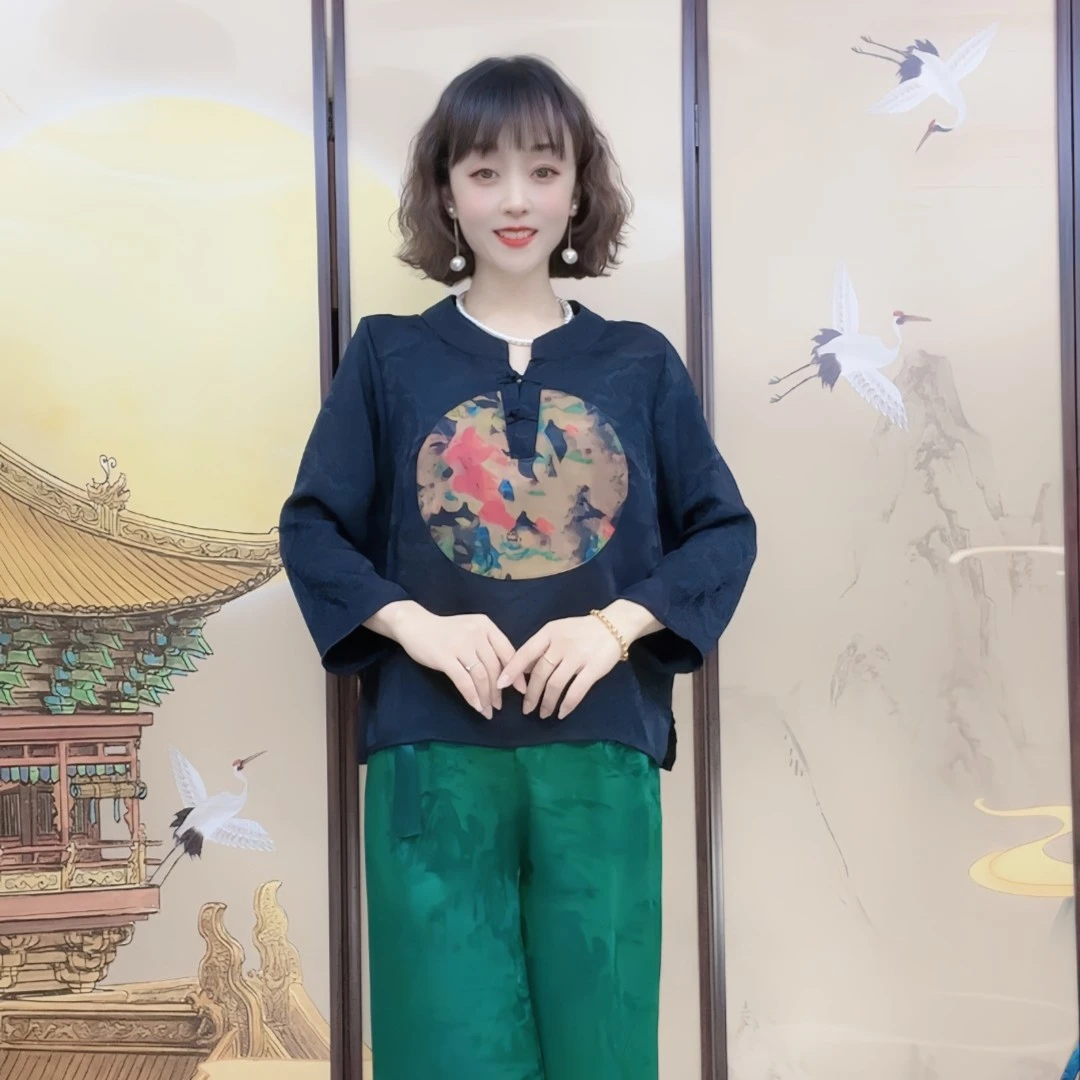 百搭花好月圆V领小衫F0136