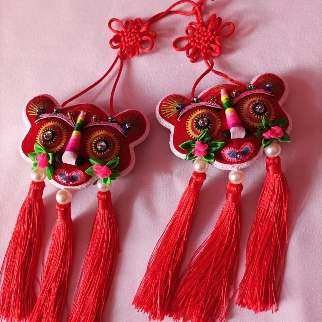 传手工刺绣双面老虎挂件