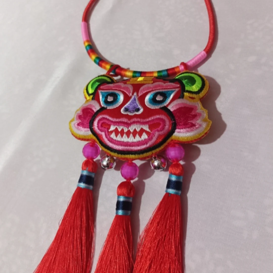 宝宝满月老虎项圈传统中国风