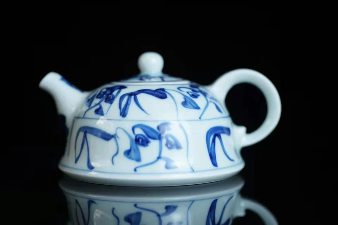 景德镇高温原矿釉下手绘茶壶，容量200ml