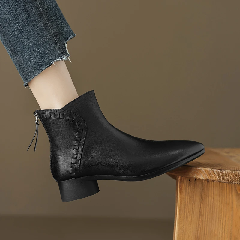 头层小牛皮秋冬气质妈妈百搭短靴女大码舒适全真皮新款尖头女靴子