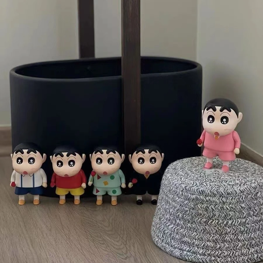 玫瑰花蜡笔小新手办潮玩车载房间摆件玄关桌面可爱生日礼物精致