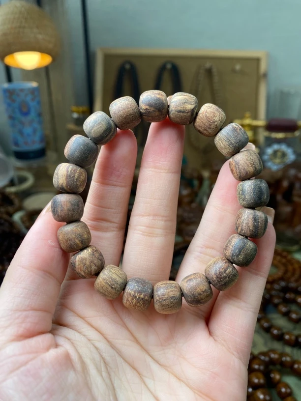 瘤疤蜜香巴布亚贡木手串10×11手串多样性发其一（402）