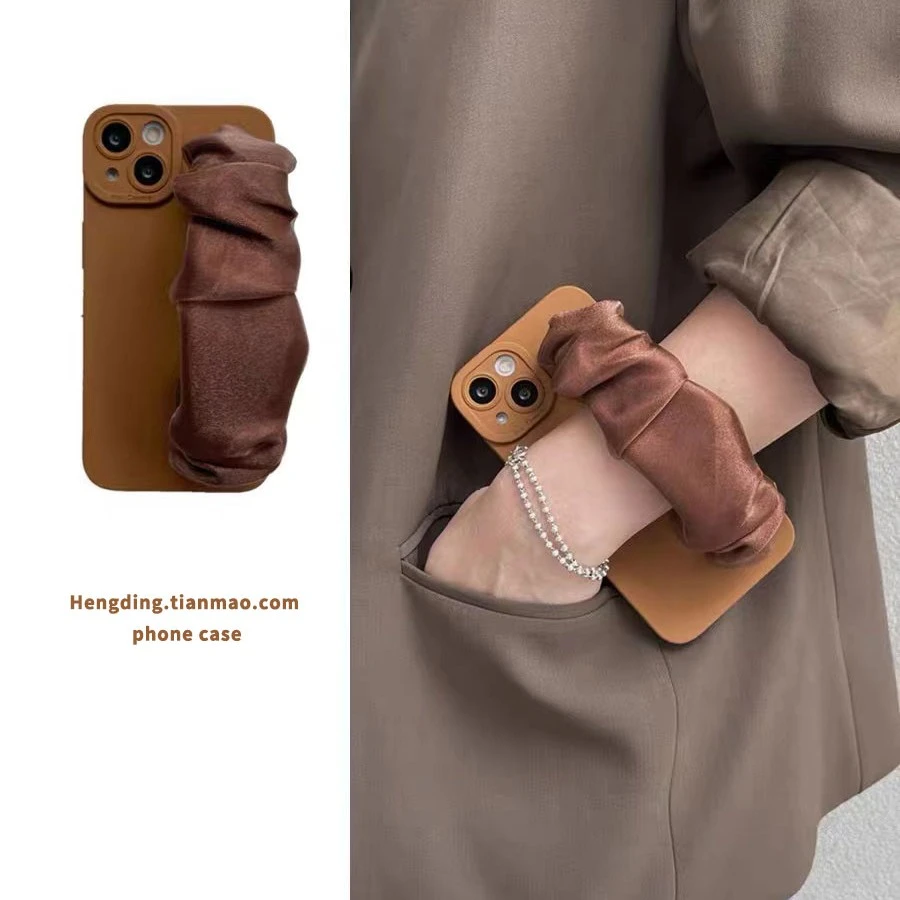 秋冬焦糖色腕带iphone15/14pro手机壳苹果14保护套13pro苹果11/12