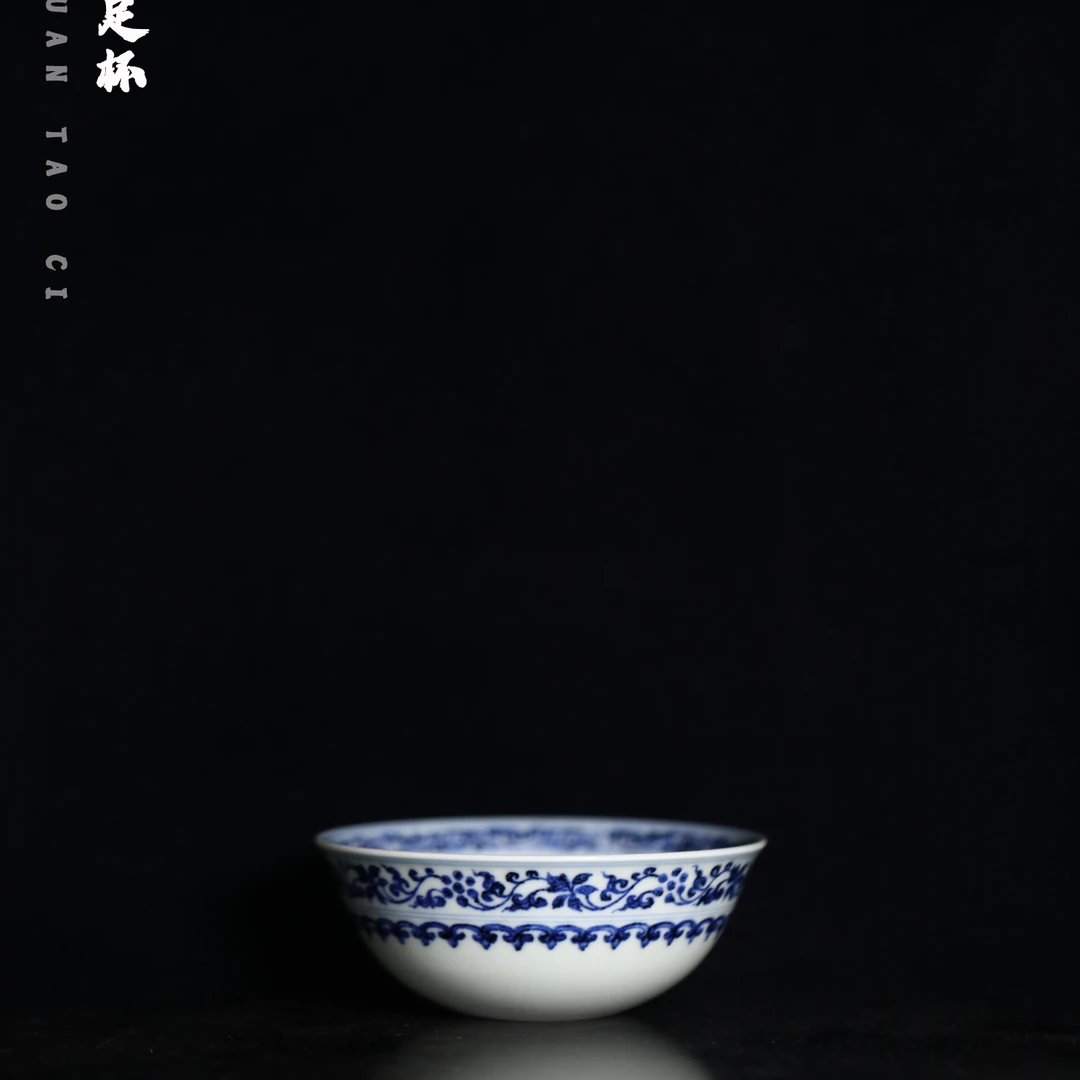 舜瓷青花宝相卧足杯