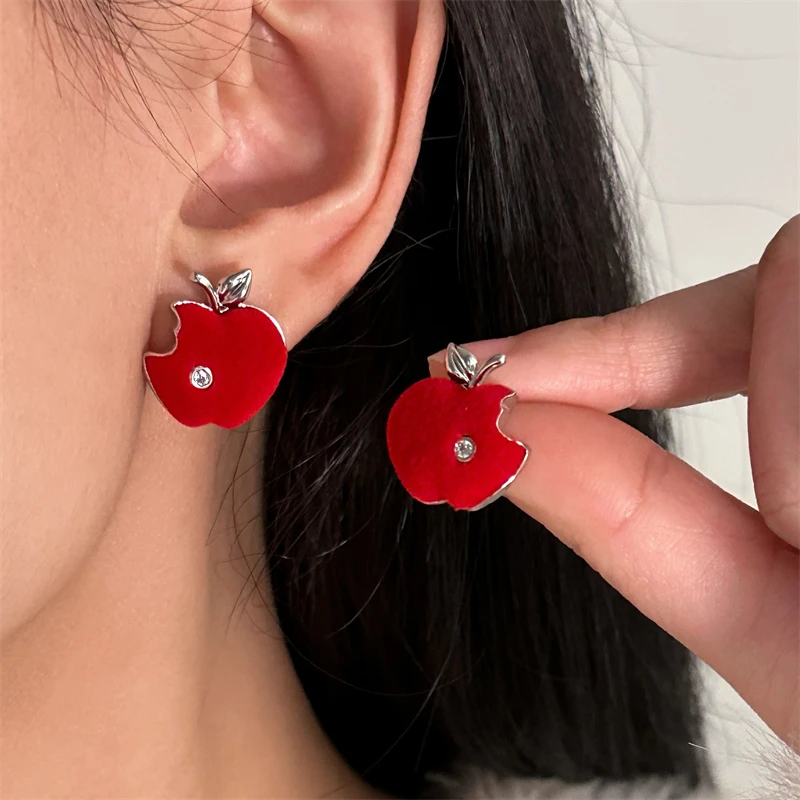合金布艺耳饰 E0341-1被咬了一口红色植绒苹果耳钉女冬季穿搭耳饰