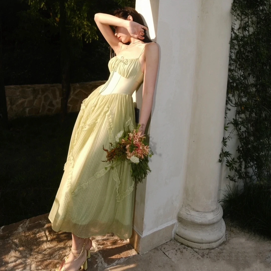 小个子气质显瘦小众仙气夏季百搭白色连衣裙森系生日连衣裙收腰