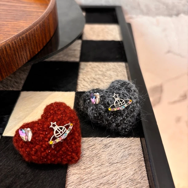 铜合金合成锆石胸针 爱心彩色星球胸针XZ098