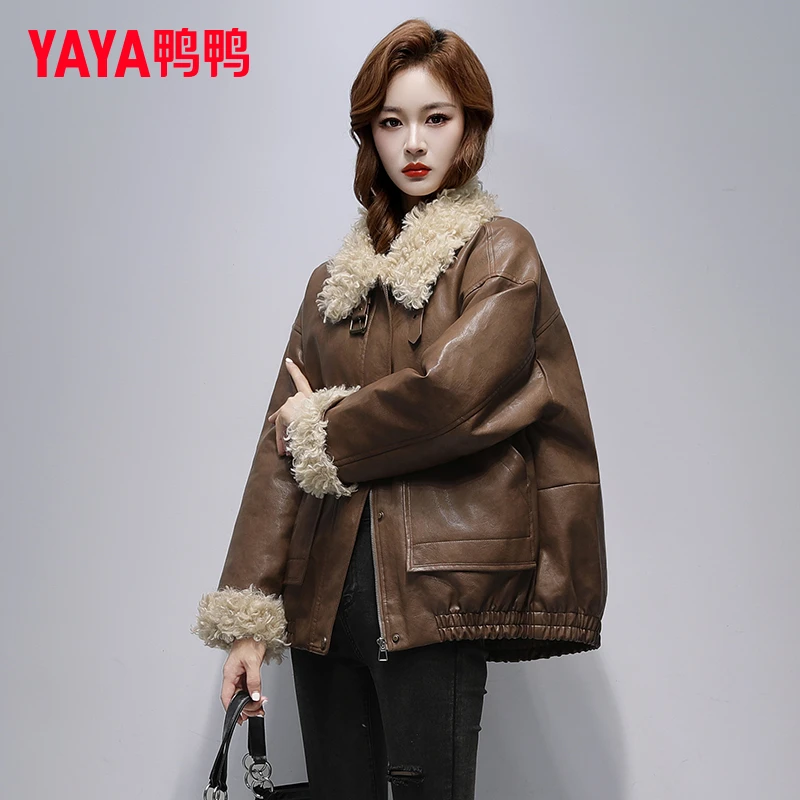 YAYA/鸭鸭短款羽绒服夹克女2024年秋季新品拼接毛领时尚休闲外套