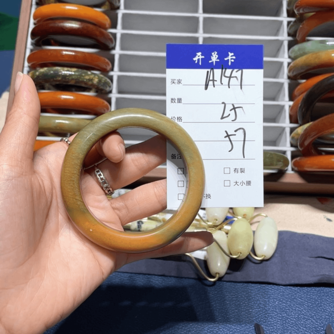 【闪购商品】蛇纹石玉手镯未镶嵌?***m