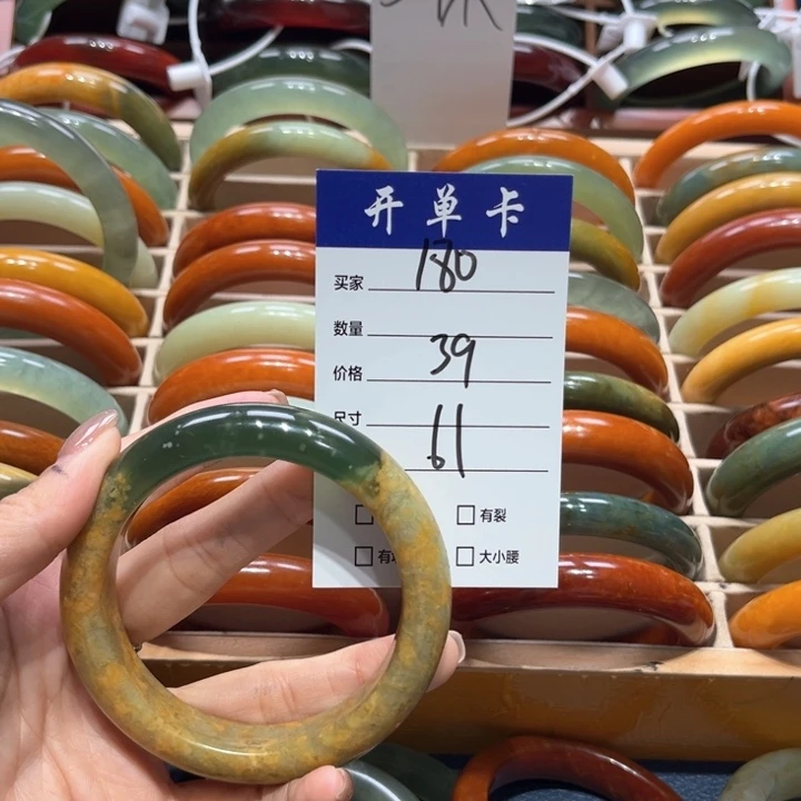 蛇纹石玉手镯未镶嵌睡****床