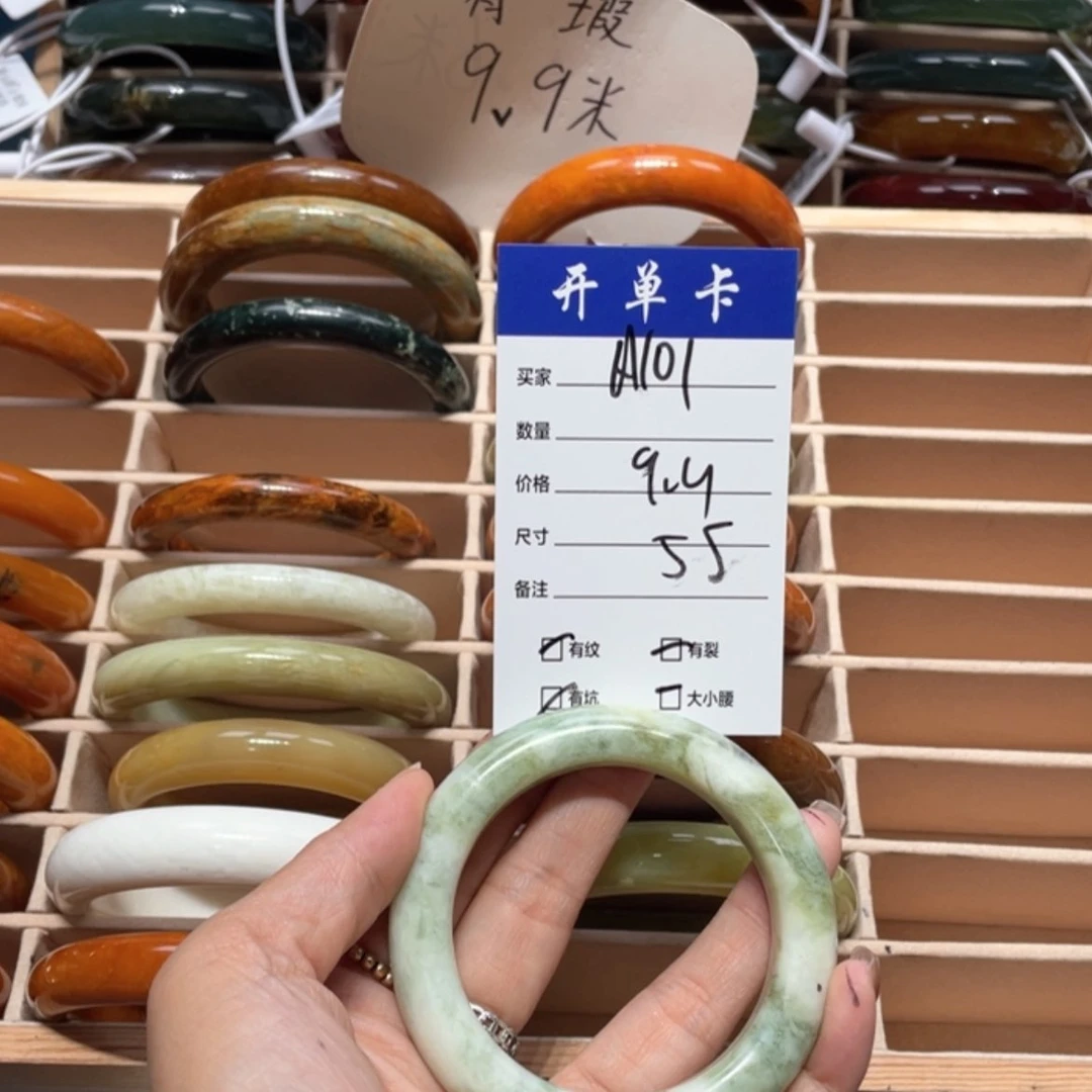 【闪购商品】蛇纹石玉手镯未镶嵌爱**饰