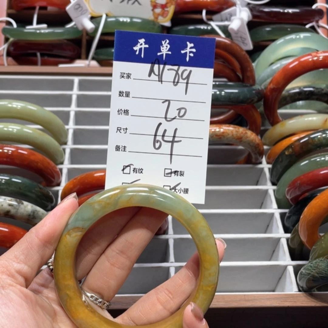 【闪购商品】蛇纹石玉手镯未镶嵌想***人